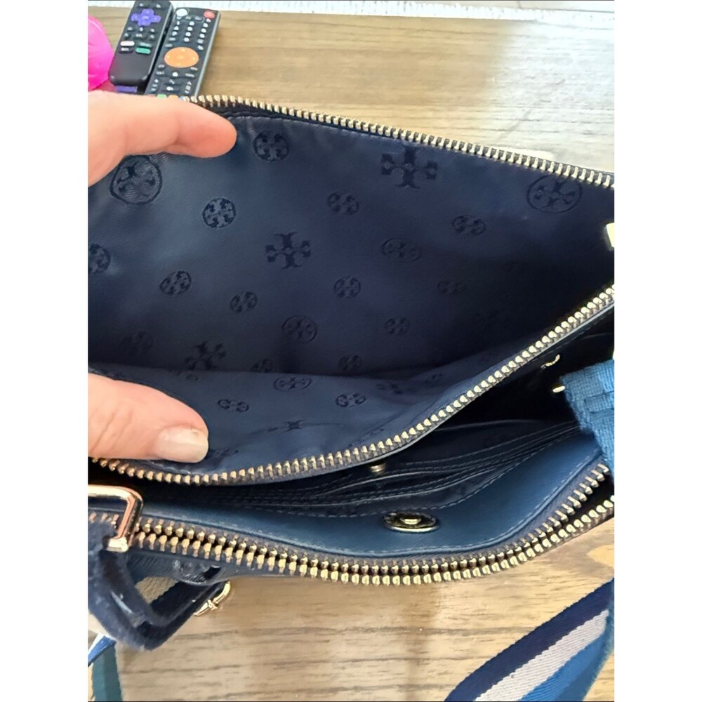 Tory Burch Robinson Double Zip Saffiano Leather Tote Navy Blue Handbag - Picture 5 of 5